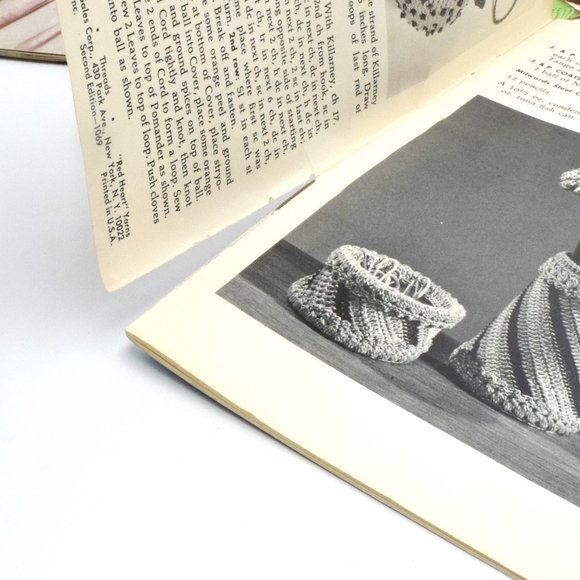 Vintage 3 Book Set Knit & Crochet Yarn Art Pattern Books Grannycore - Picture 10 of 10